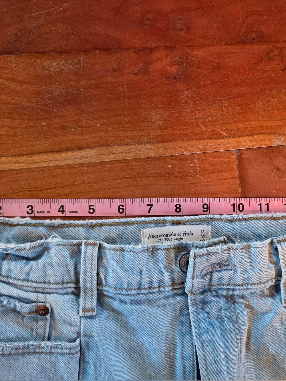 Abercrombie & Fitch Two-toned High-Rise Straight Jeans - Picture 5 of 6